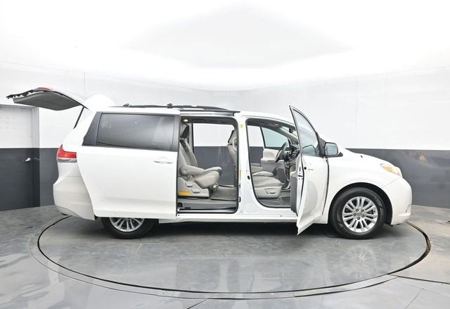 2012 Toyota Sienna XLE AAS