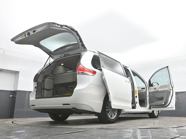2012 Toyota Sienna XLE AAS