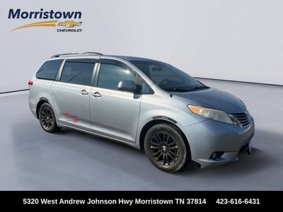 2013 Toyota Sienna XLE V6 8 Passenger