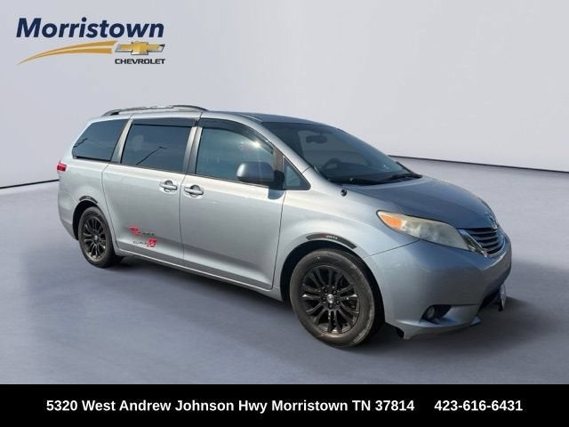 2013 Toyota Sienna XLE V6 8 Passenger
