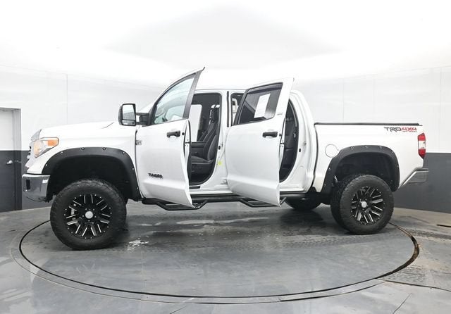 2017 Toyota Tundra SR5 5.7L V8