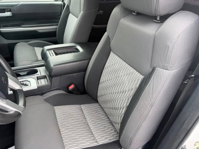 2017 Toyota Tundra SR5 5.7L V8