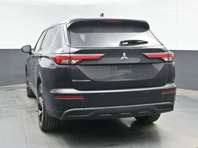 2022 Mitsubishi Outlander ES