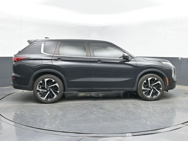 2022 Mitsubishi Outlander ES