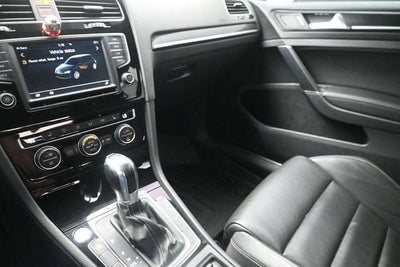 2017 Volkswagen Golf R 4-Door w/DCC & Navigation