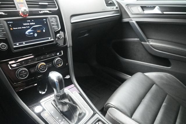 2017 Volkswagen Golf R 4-Door w/DCC & Navigation