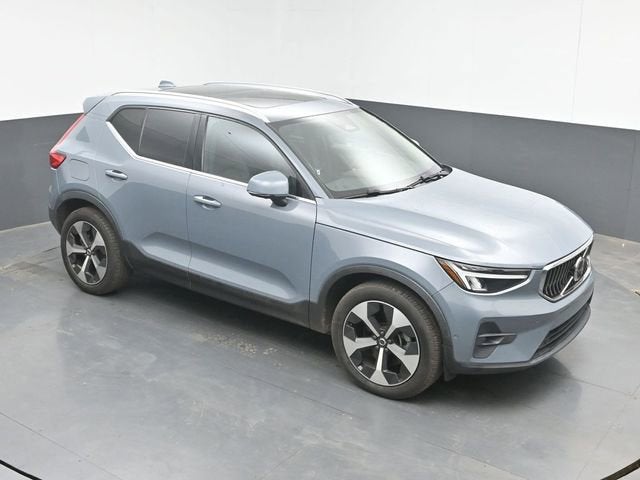 2023 Volvo XC40 B4 Ultimate Bright Theme