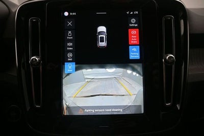 2023 Volvo XC40 B4 Ultimate Bright Theme