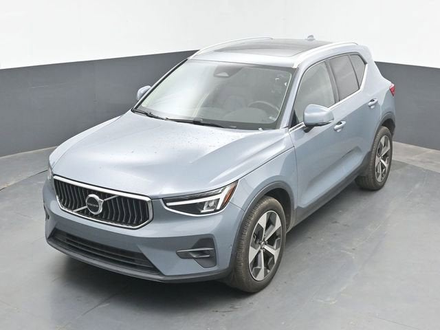2023 Volvo XC40 B4 Ultimate Bright Theme