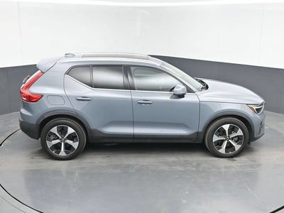 2023 Volvo XC40 B4 Ultimate Bright Theme