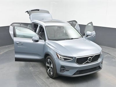2023 Volvo XC40 B4 Ultimate Bright Theme