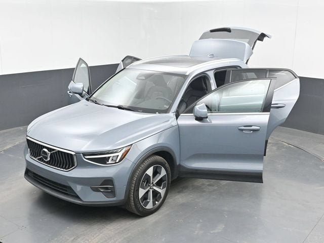 2023 Volvo XC40 B4 Ultimate Bright Theme